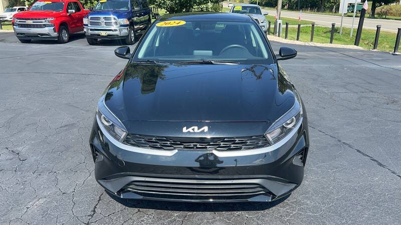 Used 2024 Kia Forte LXS FWD image 3