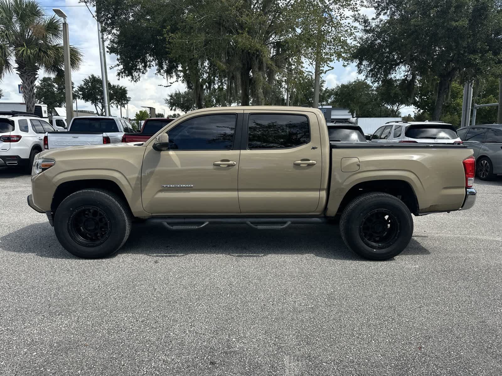 Used 2016 Toyota Tacoma SR5 w/ Towing Package RWD image 3