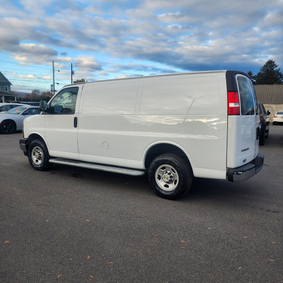 Used 2024 Chevrolet Express 2500 w/ Driver Convenience Package image 4