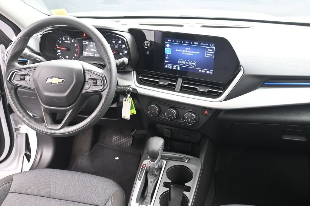 Certified 2025 Chevrolet Trax LS w/ LS Convenience Package FWD image 14
