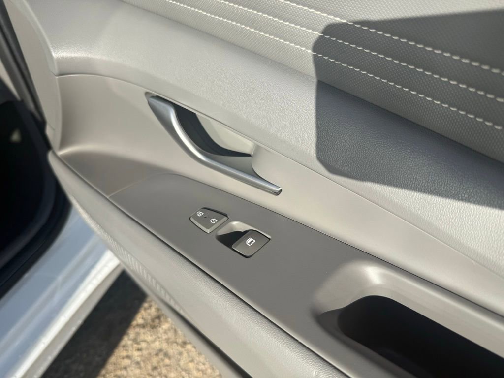 Used 2025 Hyundai Elantra SEL FWD image 16