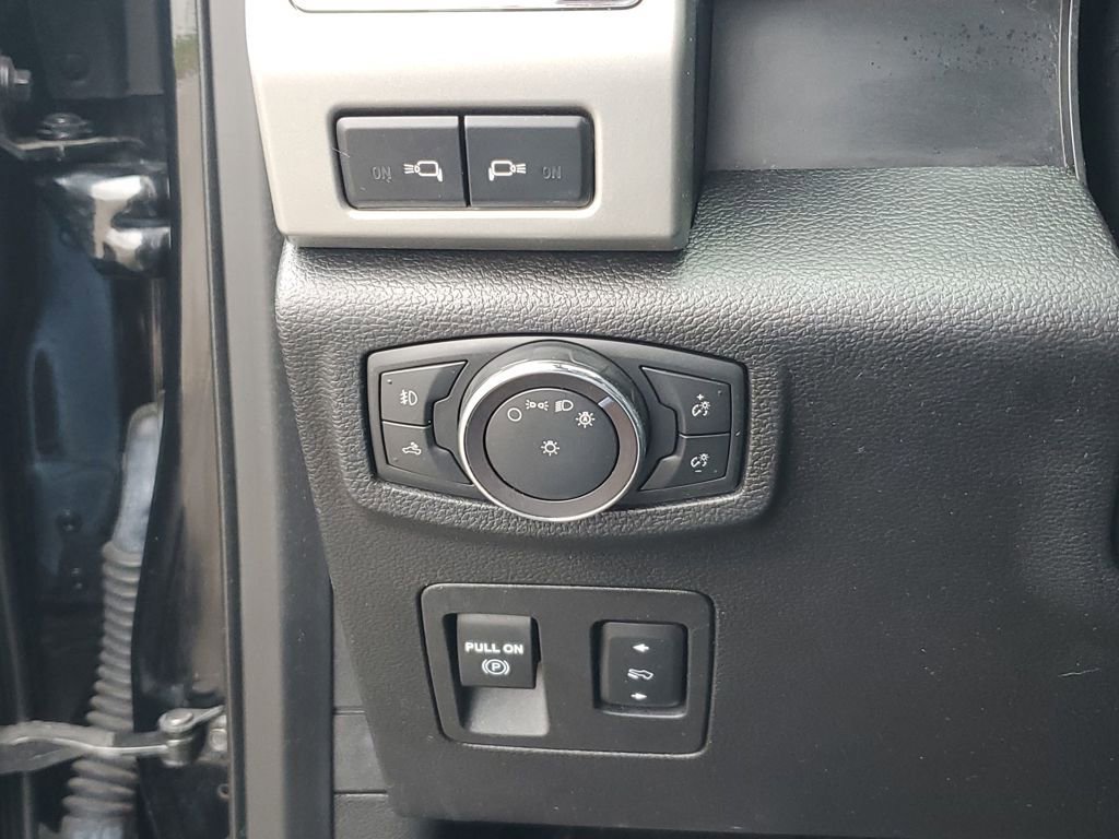Used 2018 Ford F150 Lariat w/ Equipment Group 502A Luxury image 18
