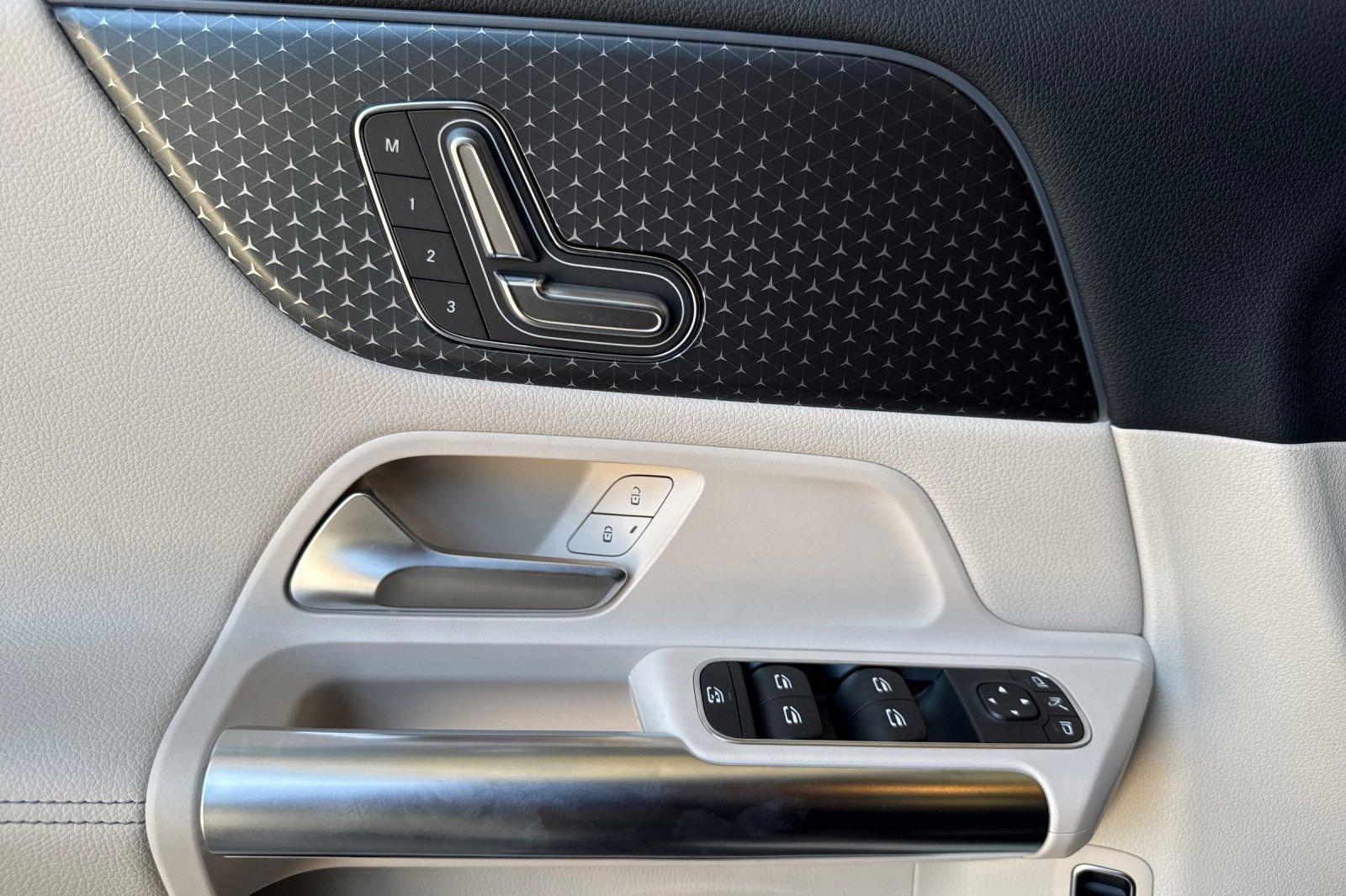 New 2025 Mercedes-Benz GLA 250 image 12