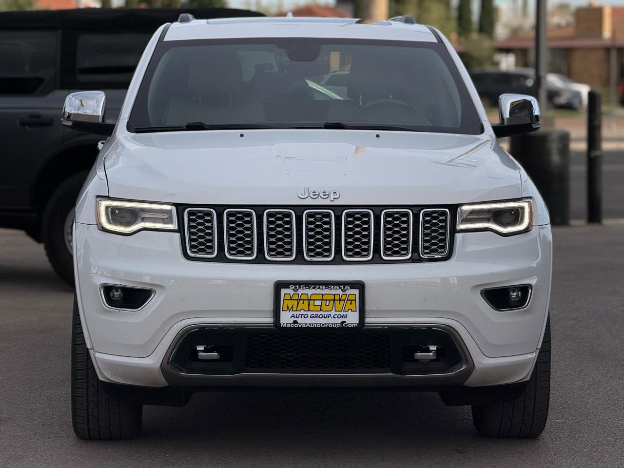 Used 2018 Jeep Grand Cherokee Overland AWD/4WD image 3