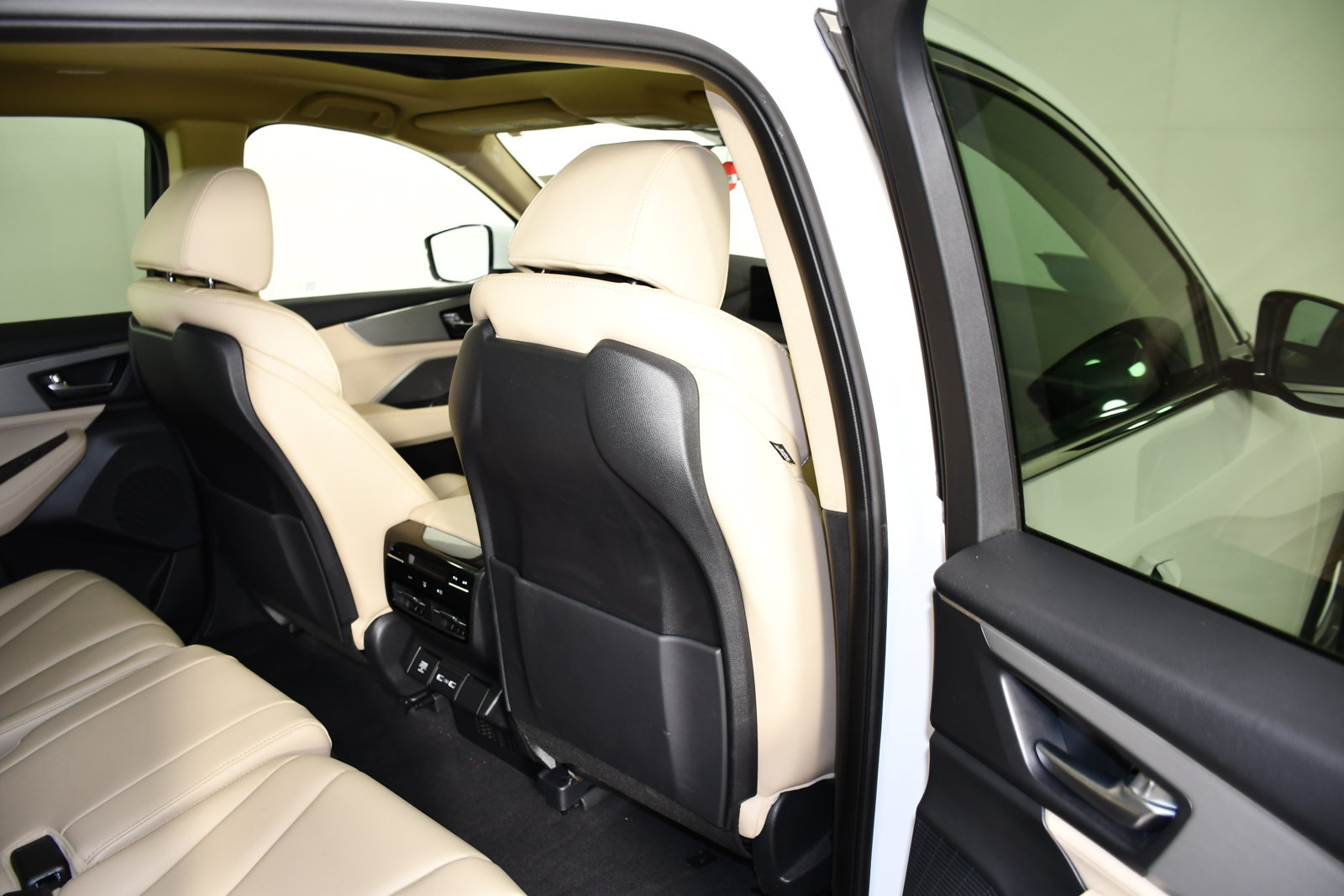 Used 2024 Acura MDX SH-AWD image 45