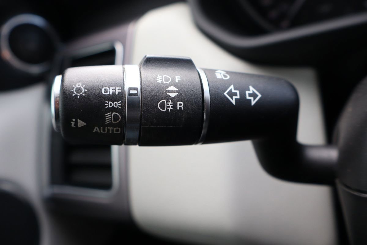 Used 2014 Land Rover Range Rover Sport HSE image 32