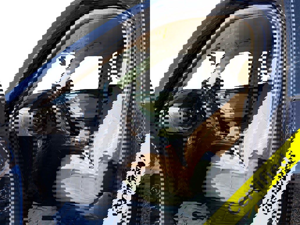 Used 2020 Ford Explorer XLT w/ Equipment Group 202A image 9