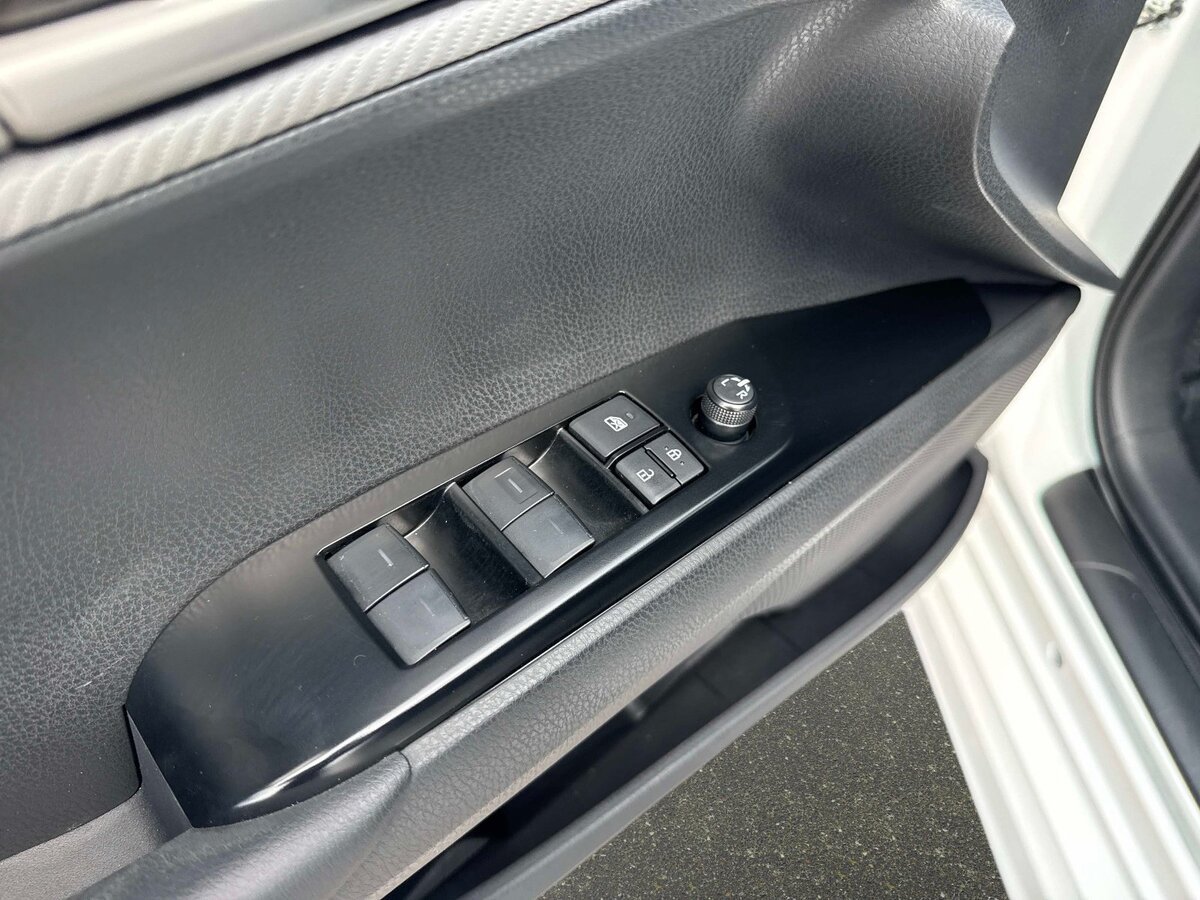 Used 2025 Toyota Camry SE w/ Multimedia Upgrade Package FWD image 17