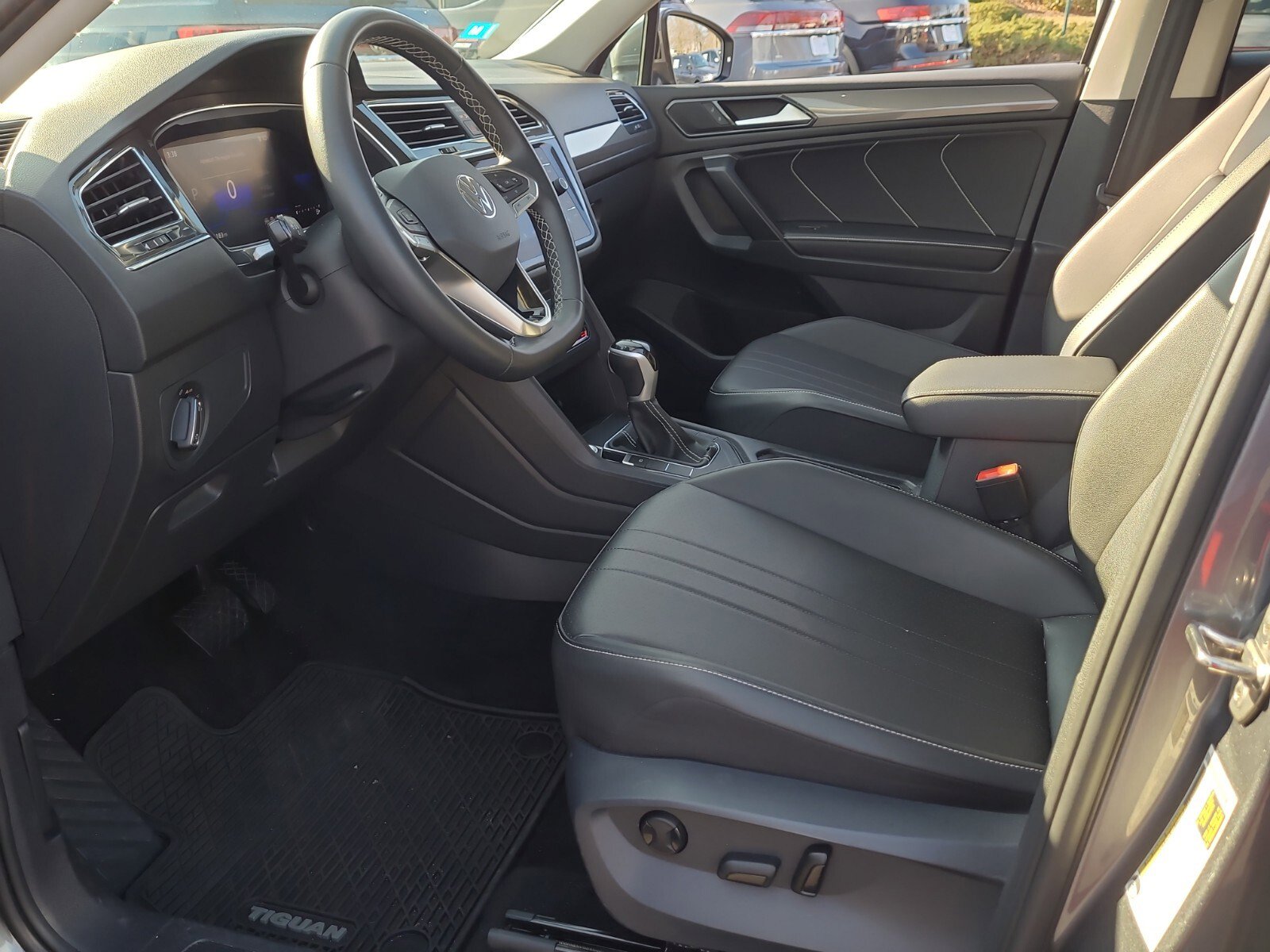 Used 2023 Volkswagen Tiguan SE image 14