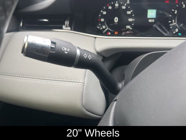 Used 2022 Land Rover Range Rover Evoque R-Dynamic SE image 18