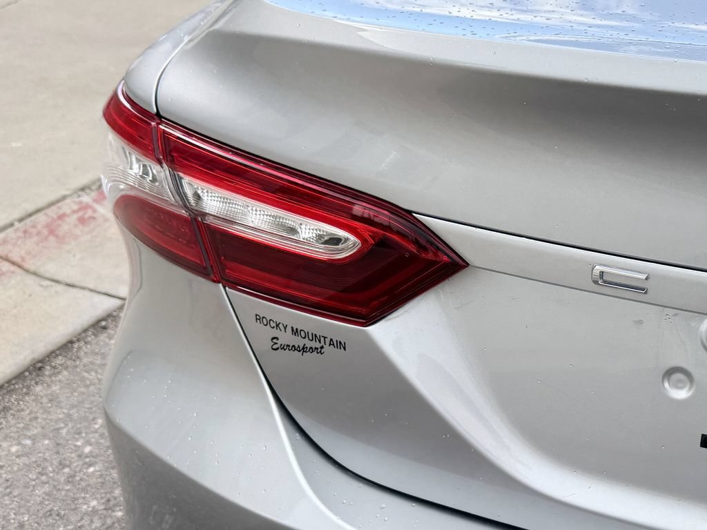 Used 2018 Toyota Camry XLE FWD image 6