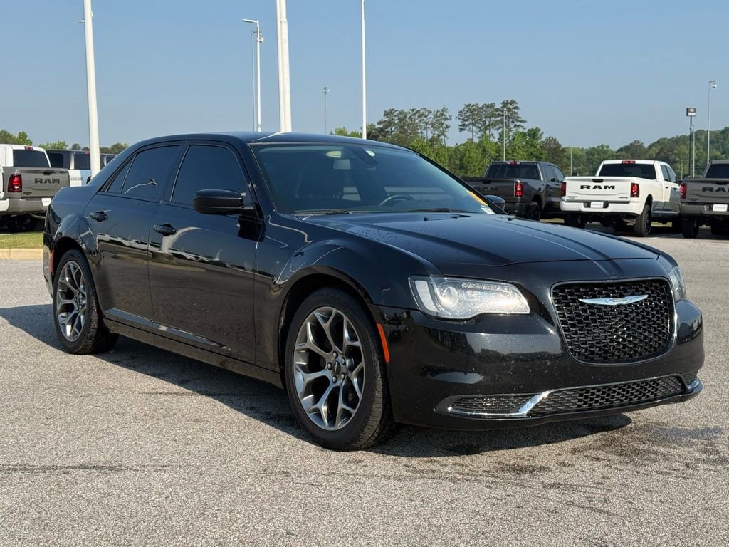Used 2018 Chrysler 300 Touring w/ Sport Appearance Package RWD image 7