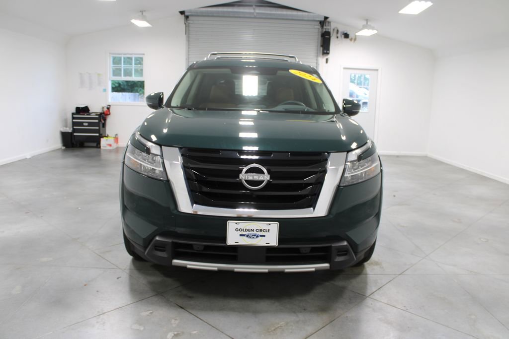 Used 2024 Nissan Pathfinder Platinum w/ Cargo Package image 3