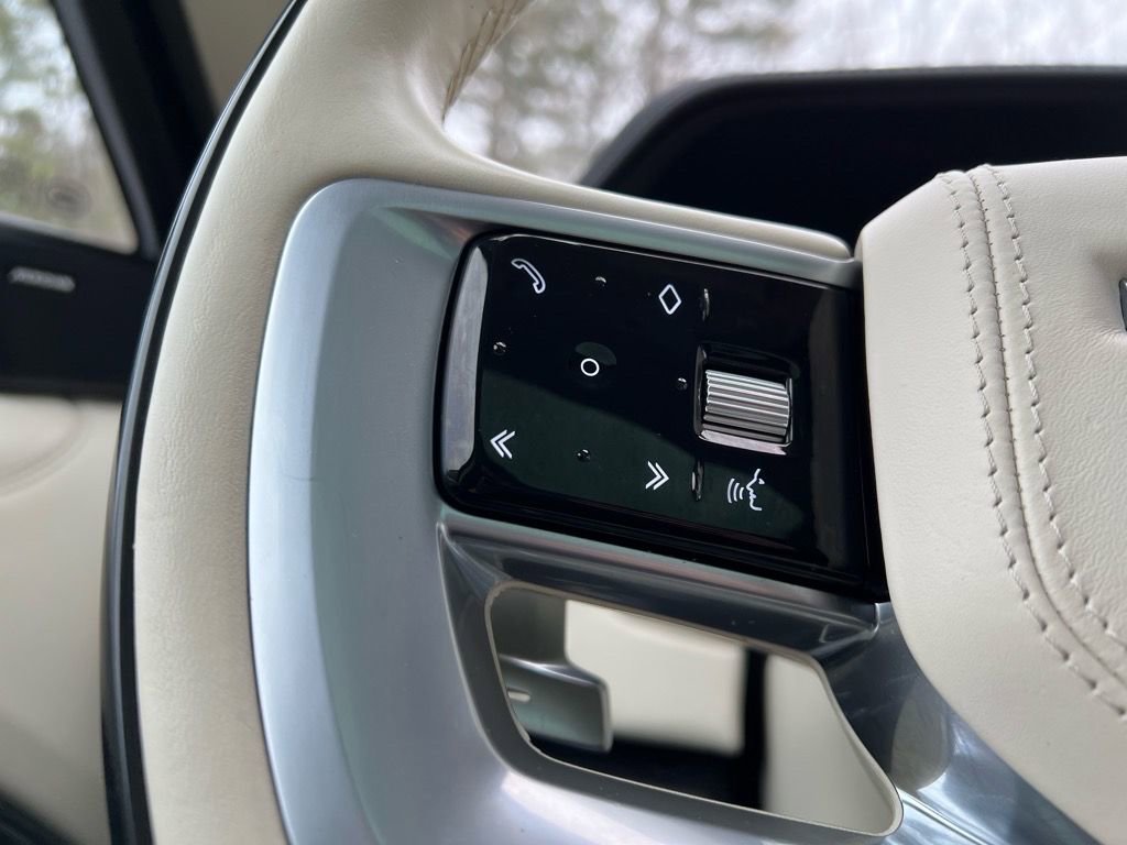 Used 2023 Land Rover Range Rover SE image 12