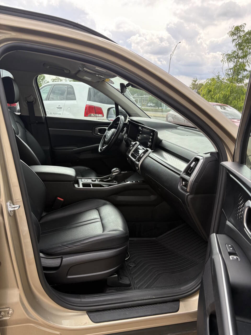 Used 2021 Kia Sorento S image 6