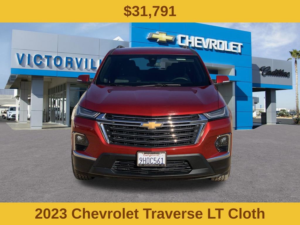 Used 2023 Chevrolet Traverse LT FWD image 2