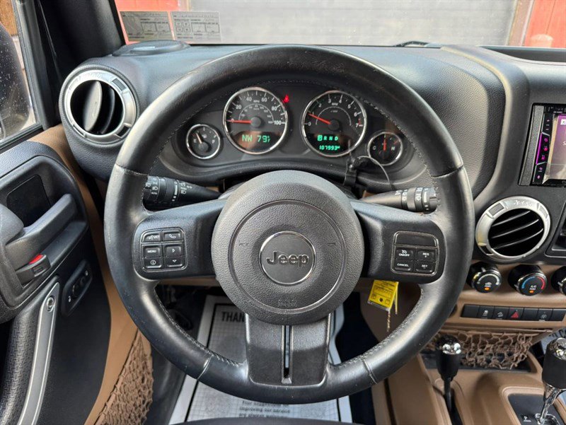 Used 2015 Jeep Wrangler Unlimited Rubicon w/ Connectivity Group image 14