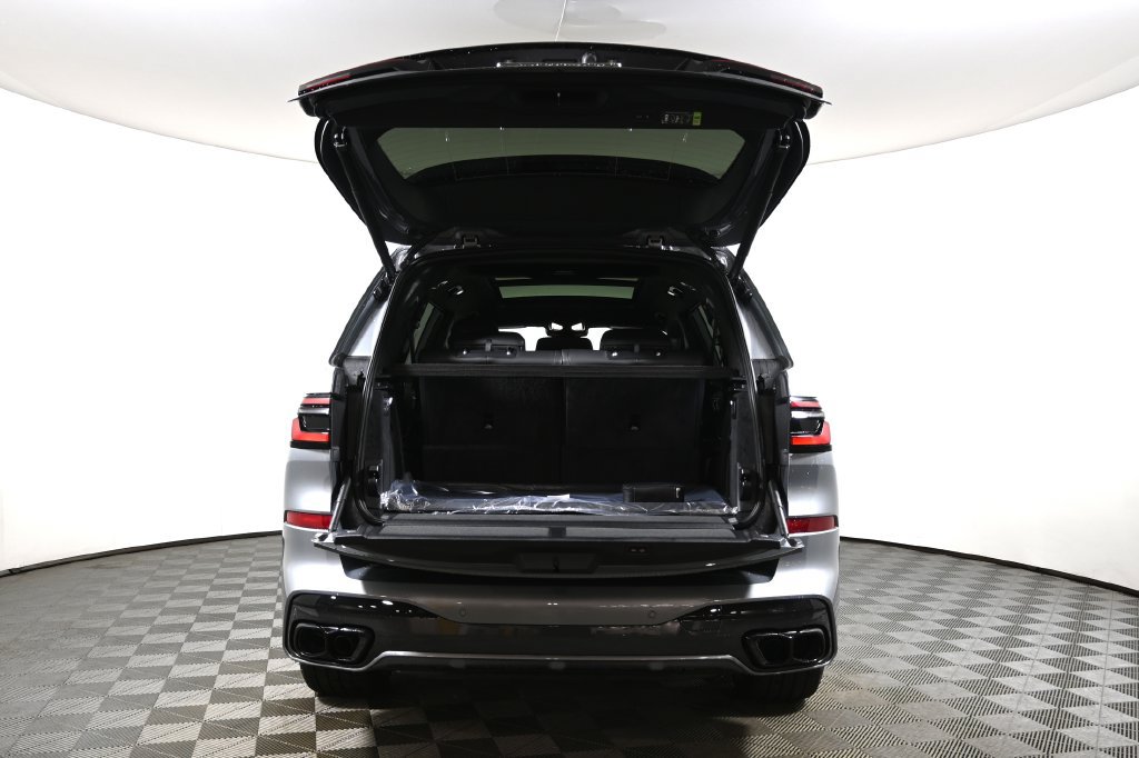Used 2027 BMW X7 M60i AWD/4WD image 37
