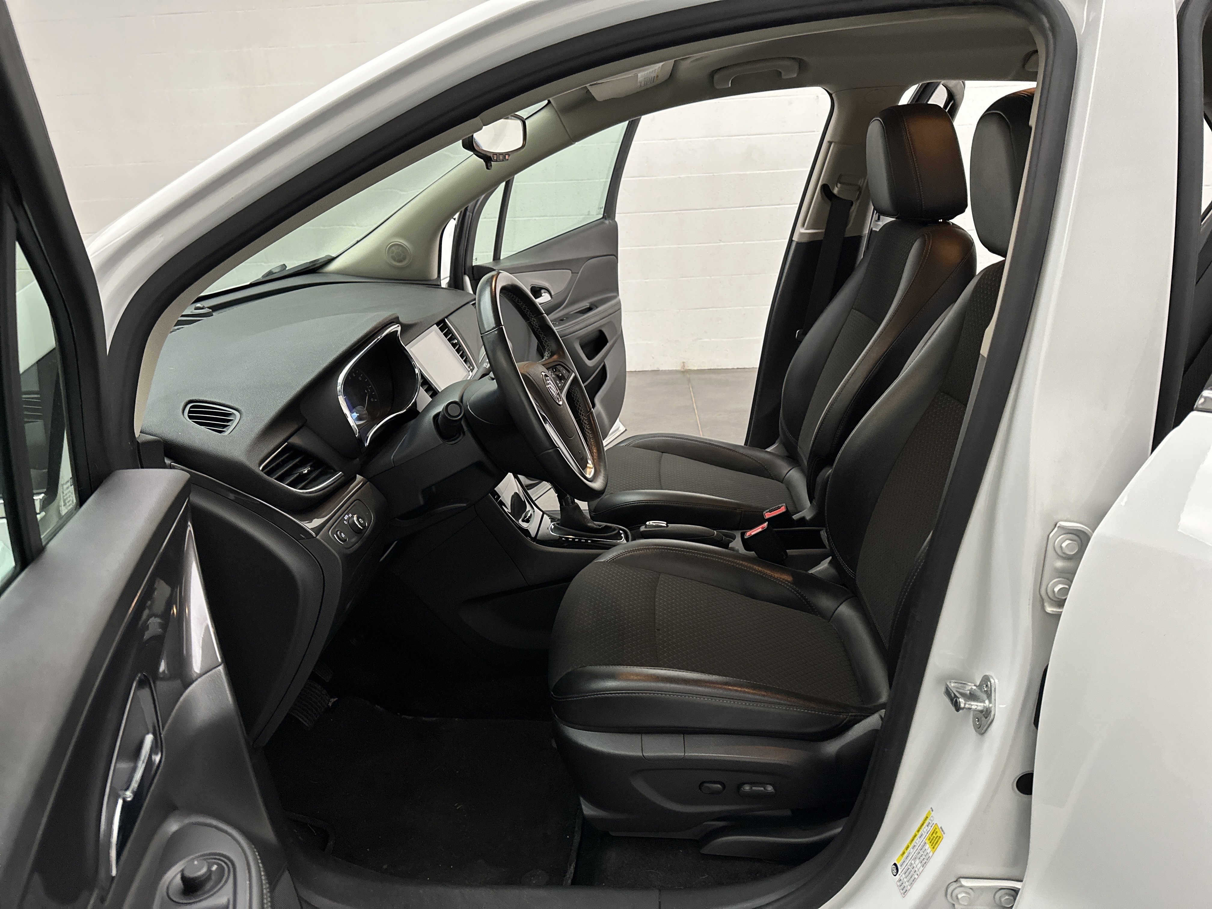 Used 2020 Buick Encore Preferred image 19