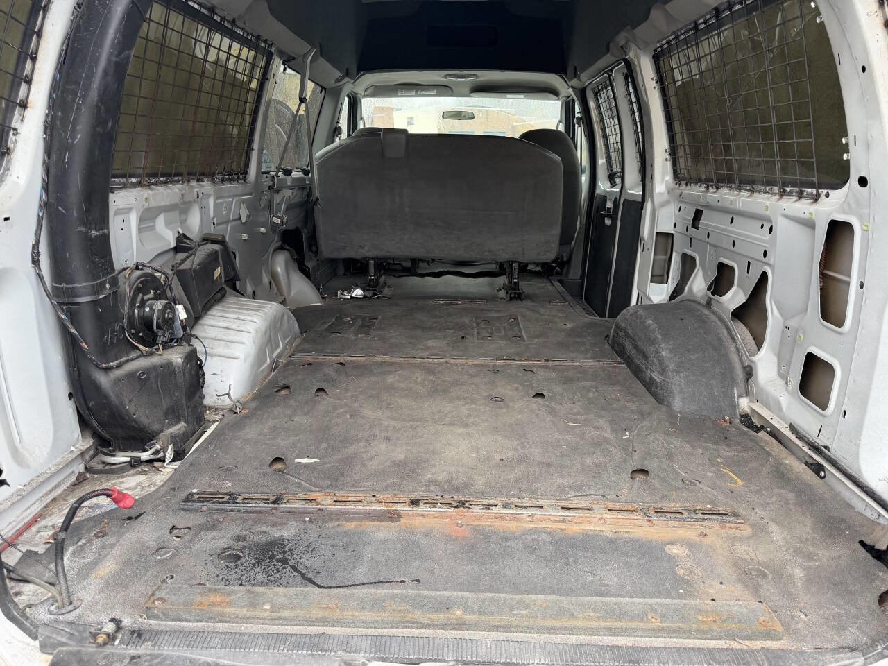 Used 2010 Ford E-350 and Econoline 350 XLT image 23