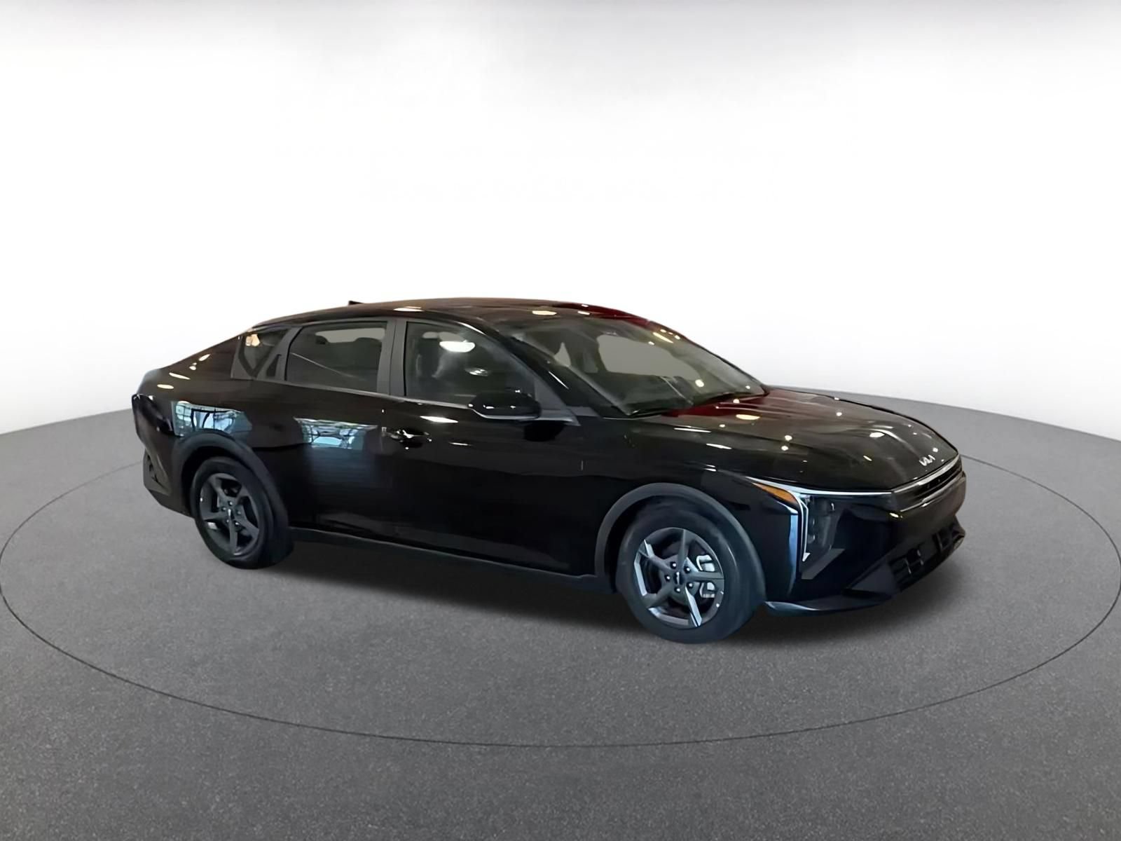 Used 2025 Kia K4 FWD image 2
