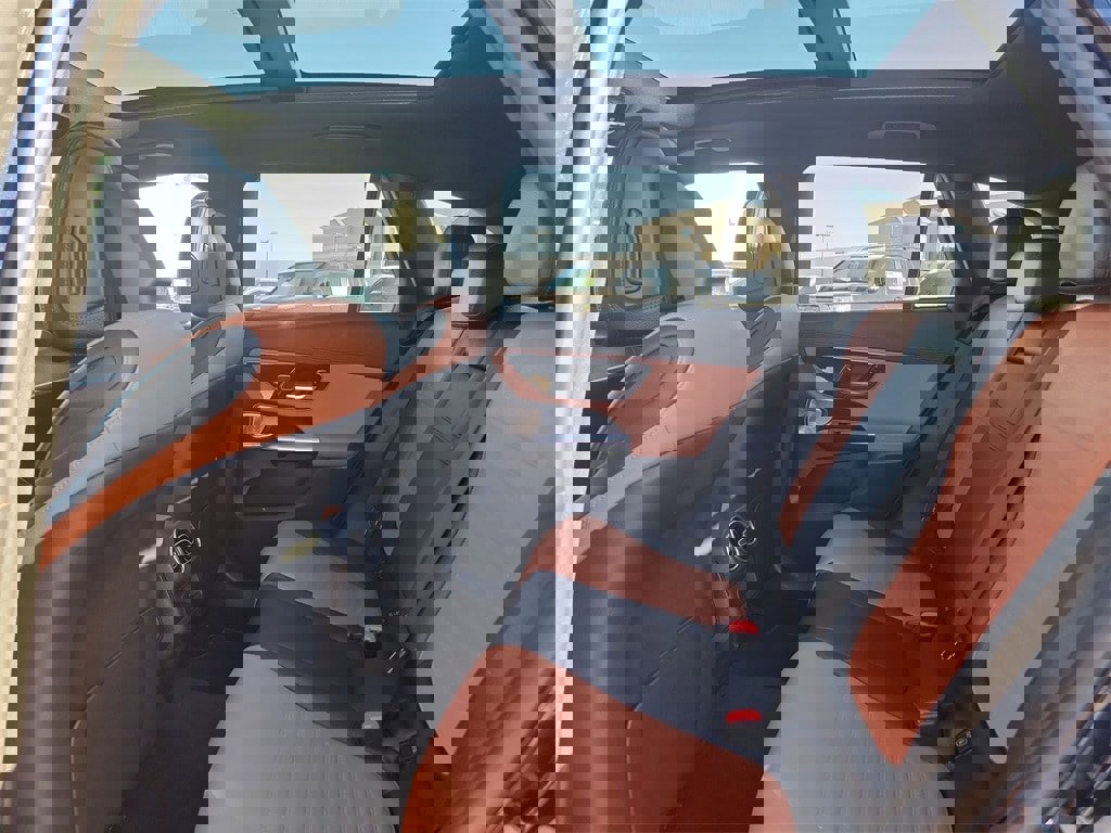 Used 2023 Mercedes-Benz GLC 300 4MATIC image 13