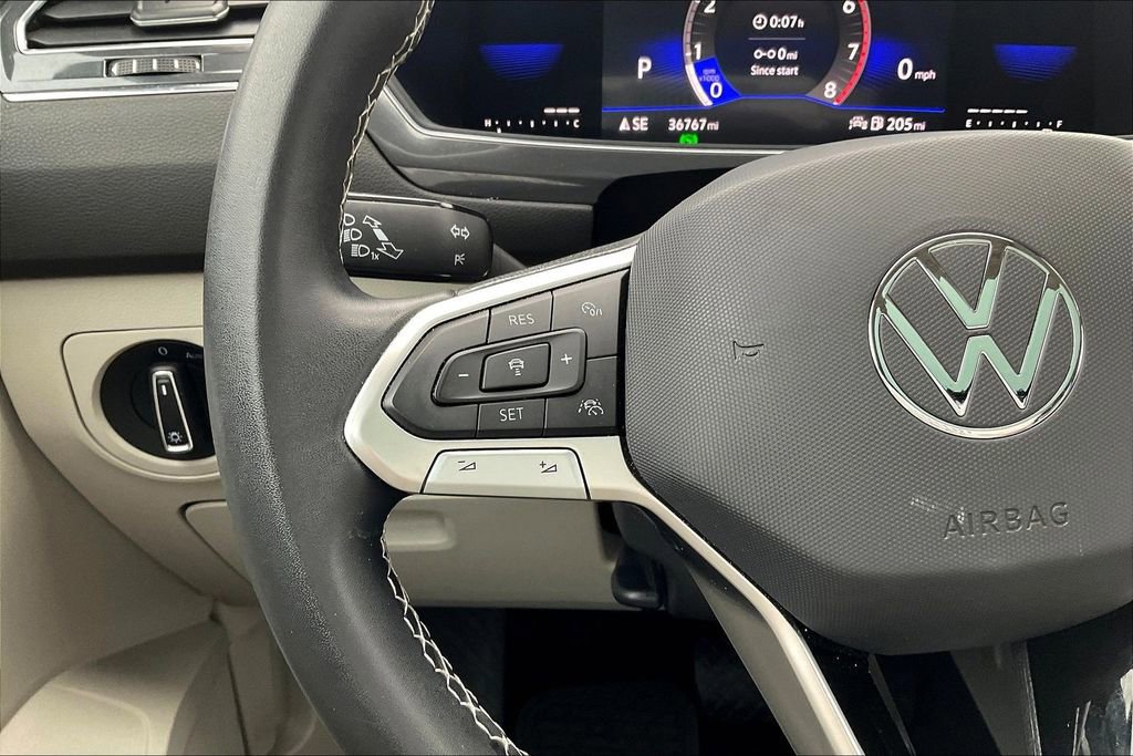 Used 2023 Volkswagen Tiguan SE w/ Panoramic Sunroof Package image 17
