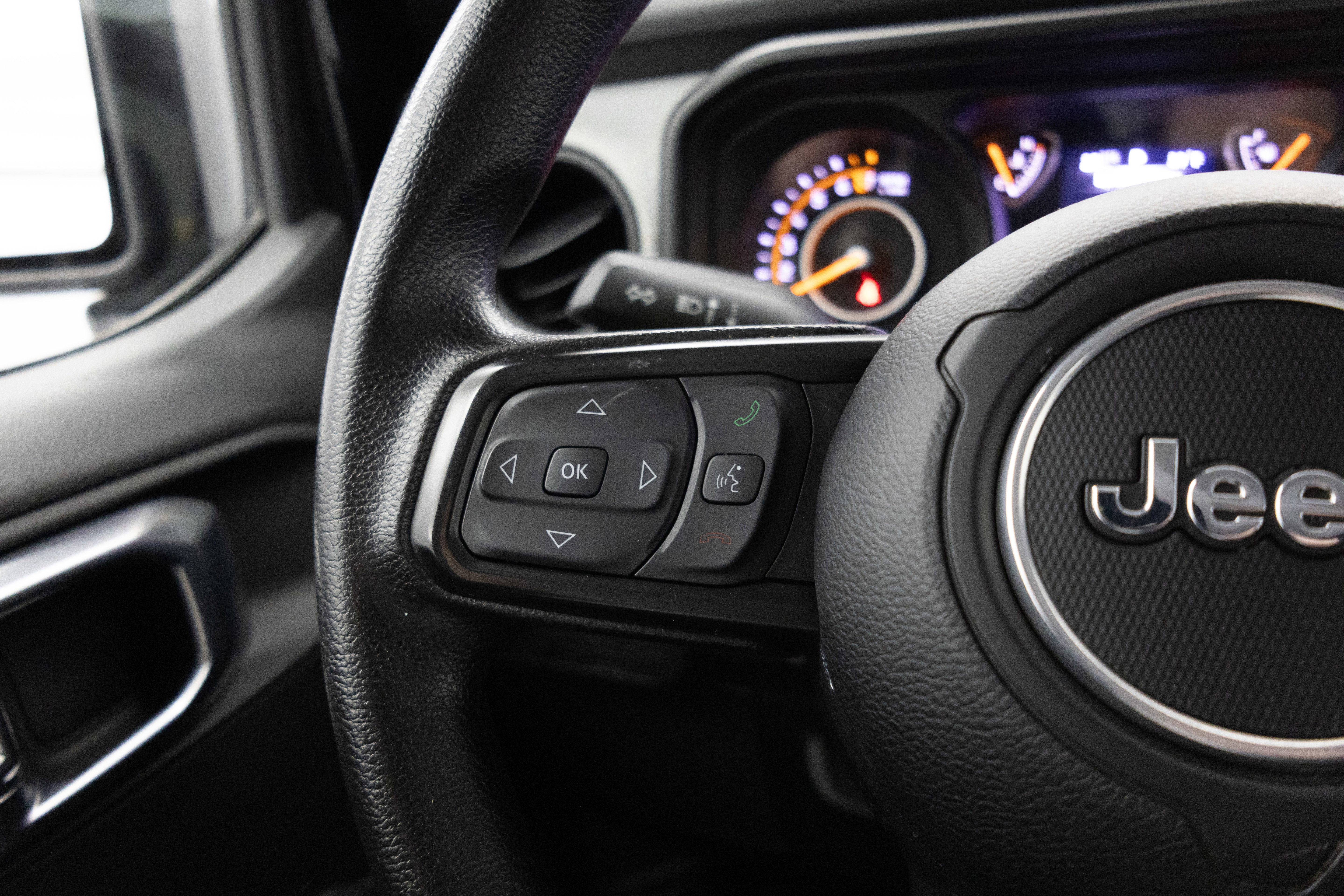 Used 2024 Jeep Gladiator Sport image 35