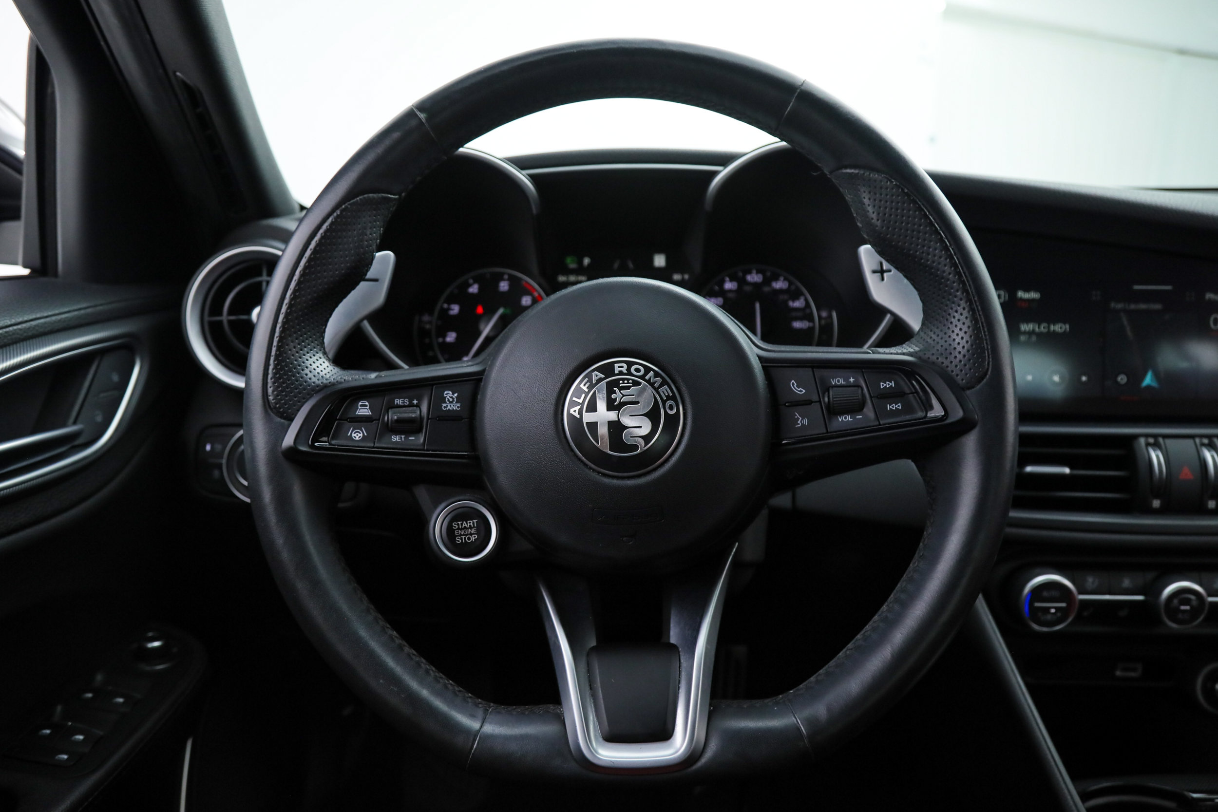 Used 2023 Alfa Romeo Giulia Veloce RWD image 19