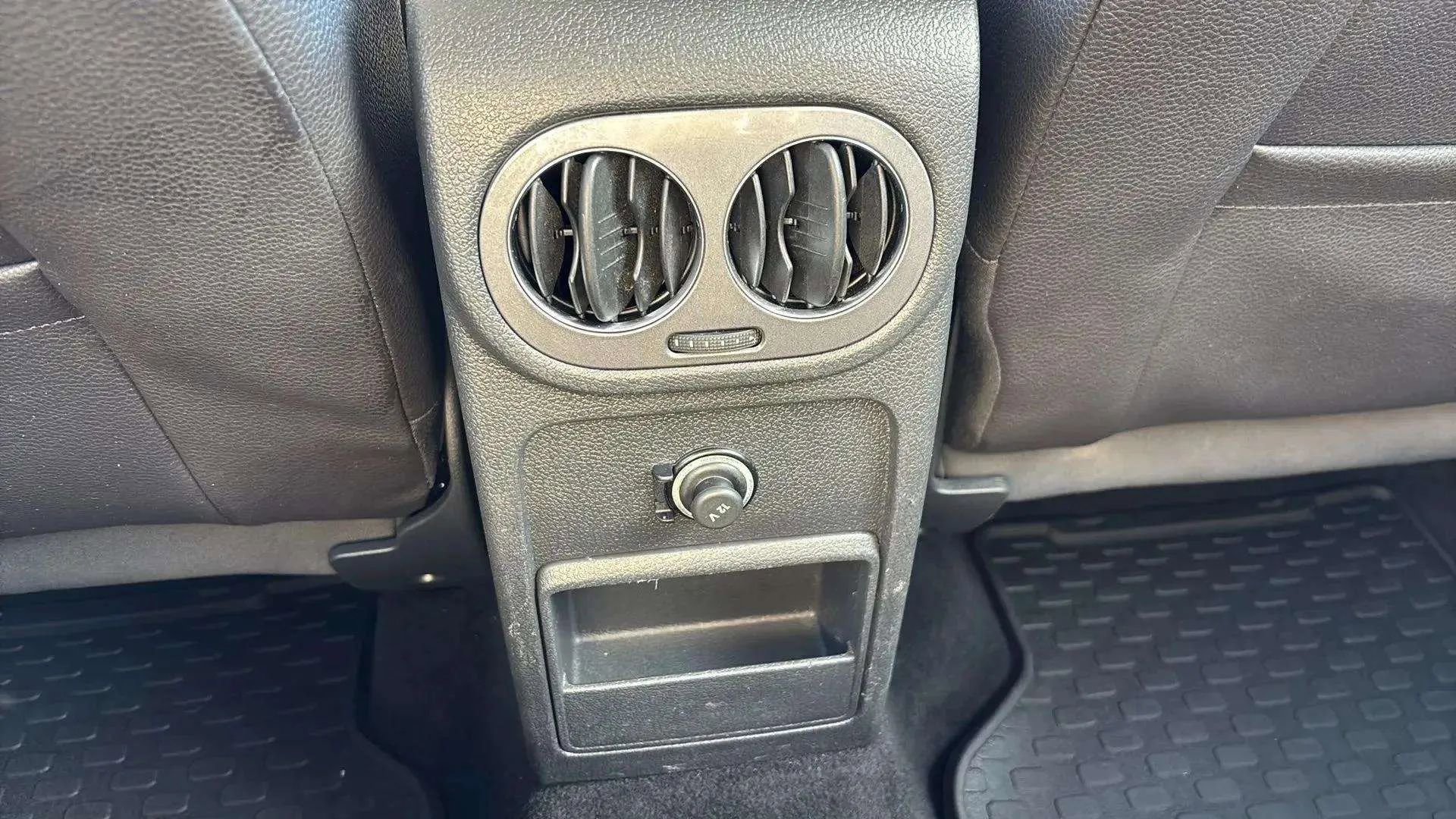 Used 2016 Volkswagen Tiguan S image 28