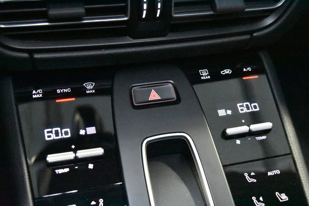 Certified 2025 Porsche Macan image 15