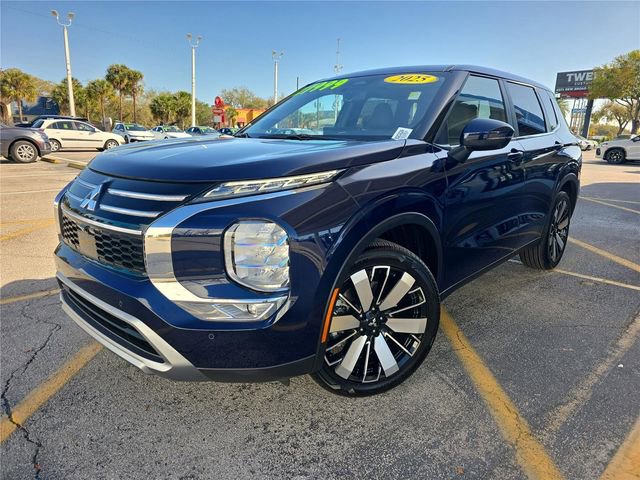 Used 2025 Mitsubishi Outlander SE image 30