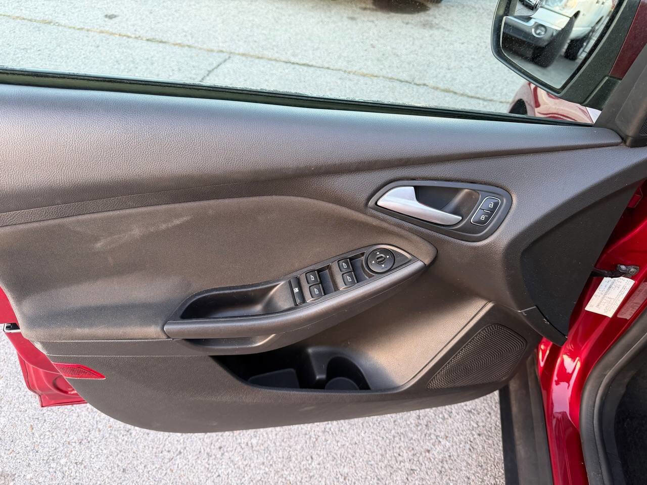 Used 2016 Ford Focus SE w/ Equipment Group 201A image 12