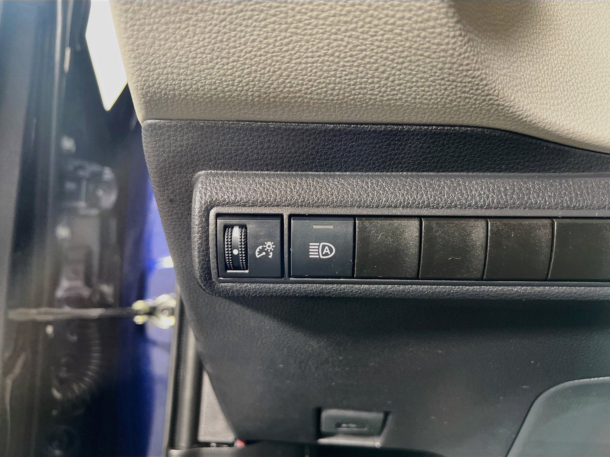 Certified 2025 Toyota Corolla LE FWD image 10