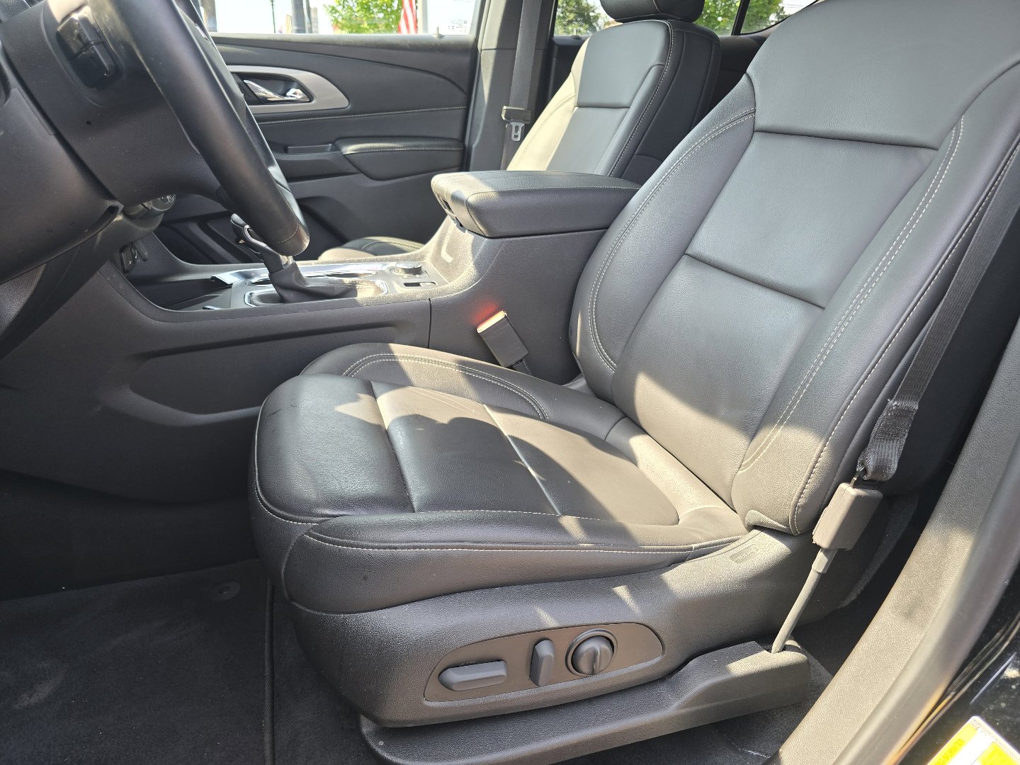 Used 2023 Chevrolet Traverse LT AWD/4WD image 35