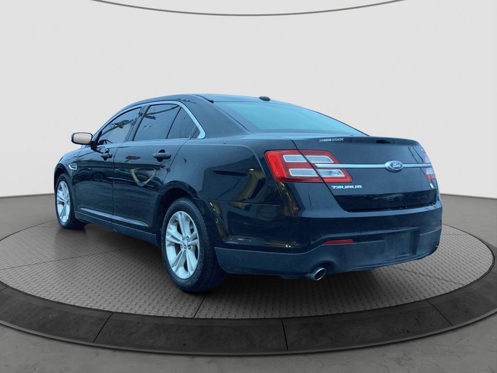 Used 2016 Ford Taurus SE image 5