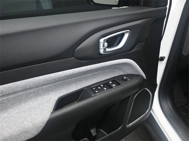 Used 2025 Jeep Compass Sport w/ Mopar Graphics Package image 22