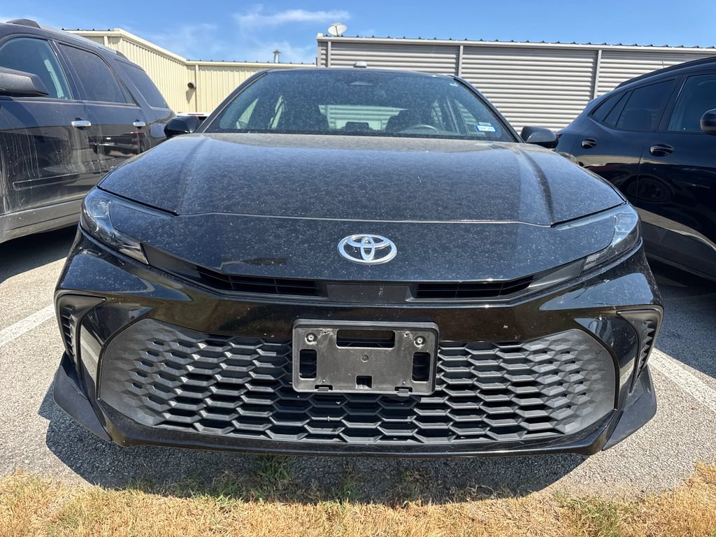 Used 2025 Toyota Camry SE FWD image 2