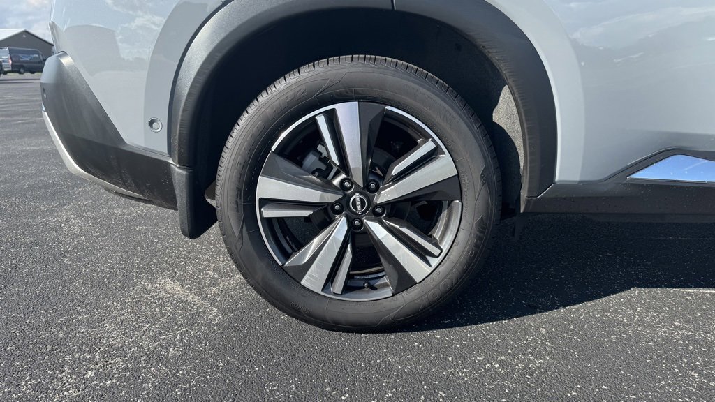 Used 2022 Nissan Rogue Platinum w/ Head-Up Display Package image 33