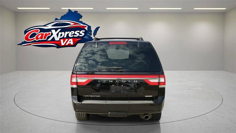 Used 2016 Lincoln Navigator Select AWD/4WD image 14