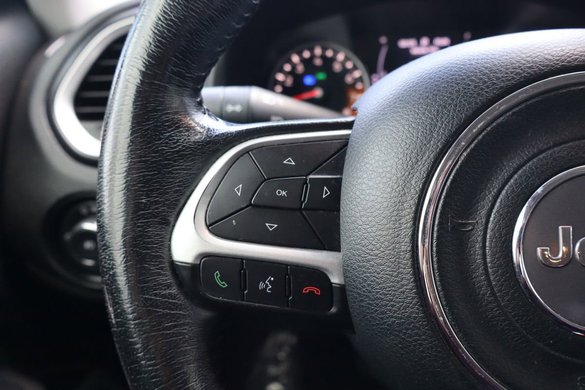 Used 2018 Jeep Renegade Latitude w/ Cold Weather Group AWD/4WD image 15