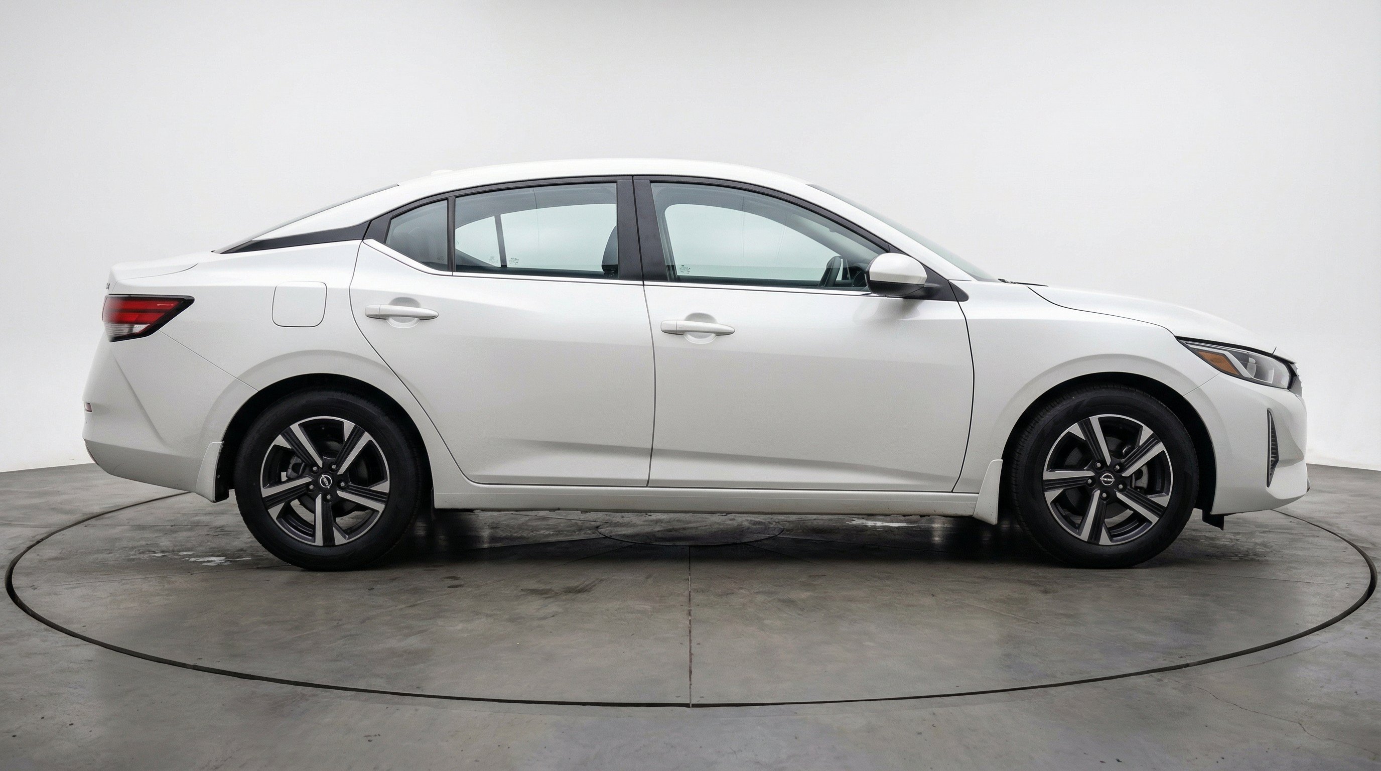 Used 2025 Nissan Sentra SV FWD image 11