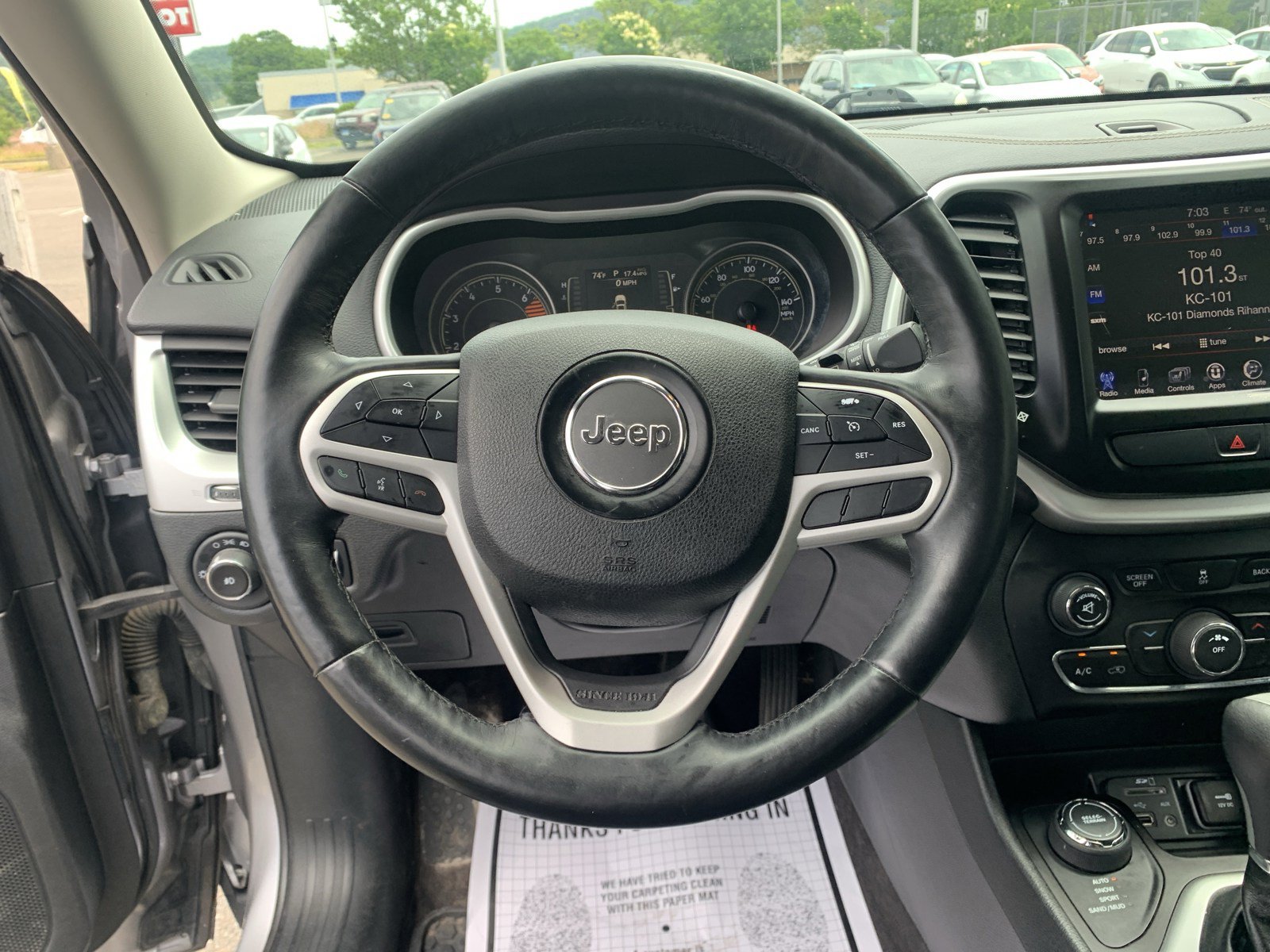 Used 2018 Jeep Cherokee Latitude Plus w/ Cold Weather Group AWD/4WD image 11