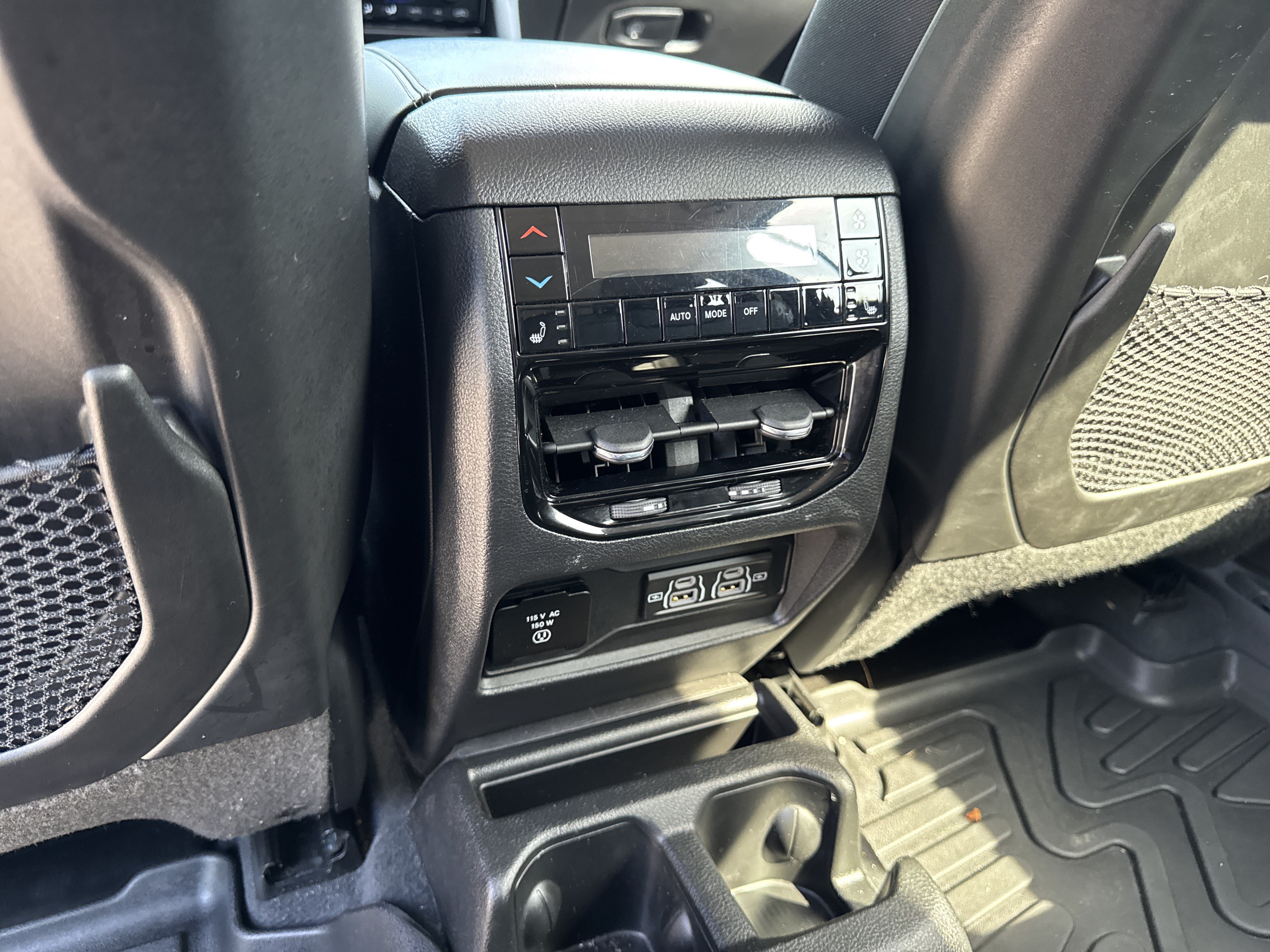 Used 2023 Jeep Grand Cherokee L Limited w/ Luxury Tech Group II AWD/4WD image 19