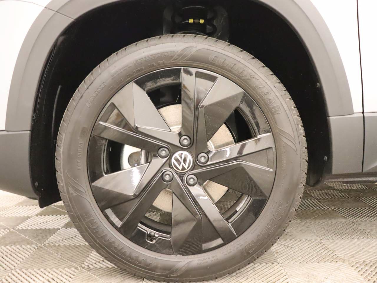 New 2026 Volkswagen Taos SE FWD image 6