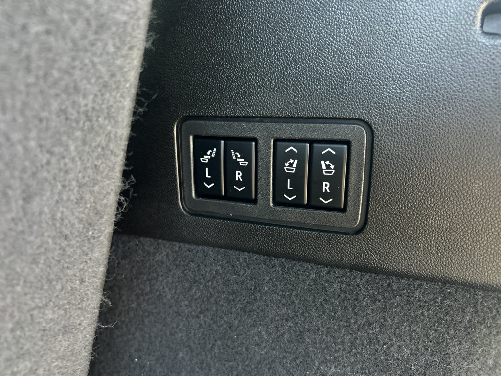 Used 2022 Cadillac XT6 Premium Luxury FWD image 12