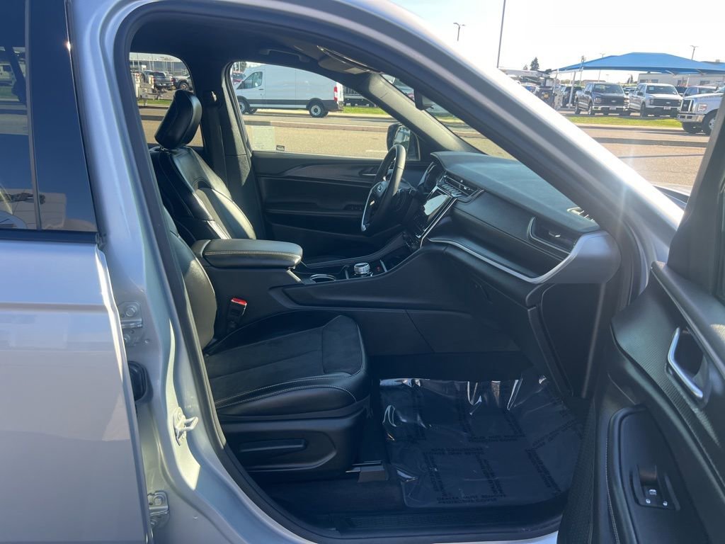 Used 2024 Jeep Grand Cherokee L Laredo image 27