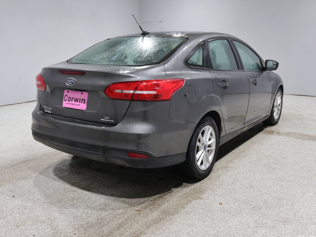 Used 2015 Ford Focus SE FWD image 2