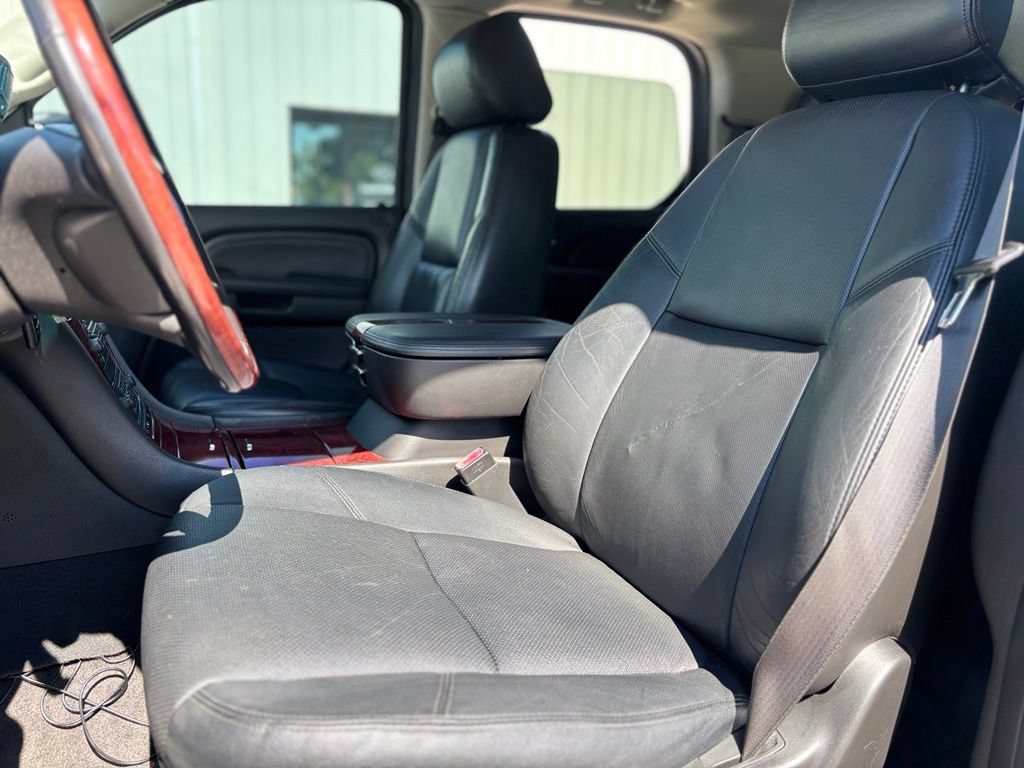 Used 2007 Cadillac Escalade AWD w/ Information Package image 11