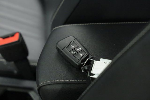 Used 2022 Volkswagen Tiguan SE AWD/4WD image 38